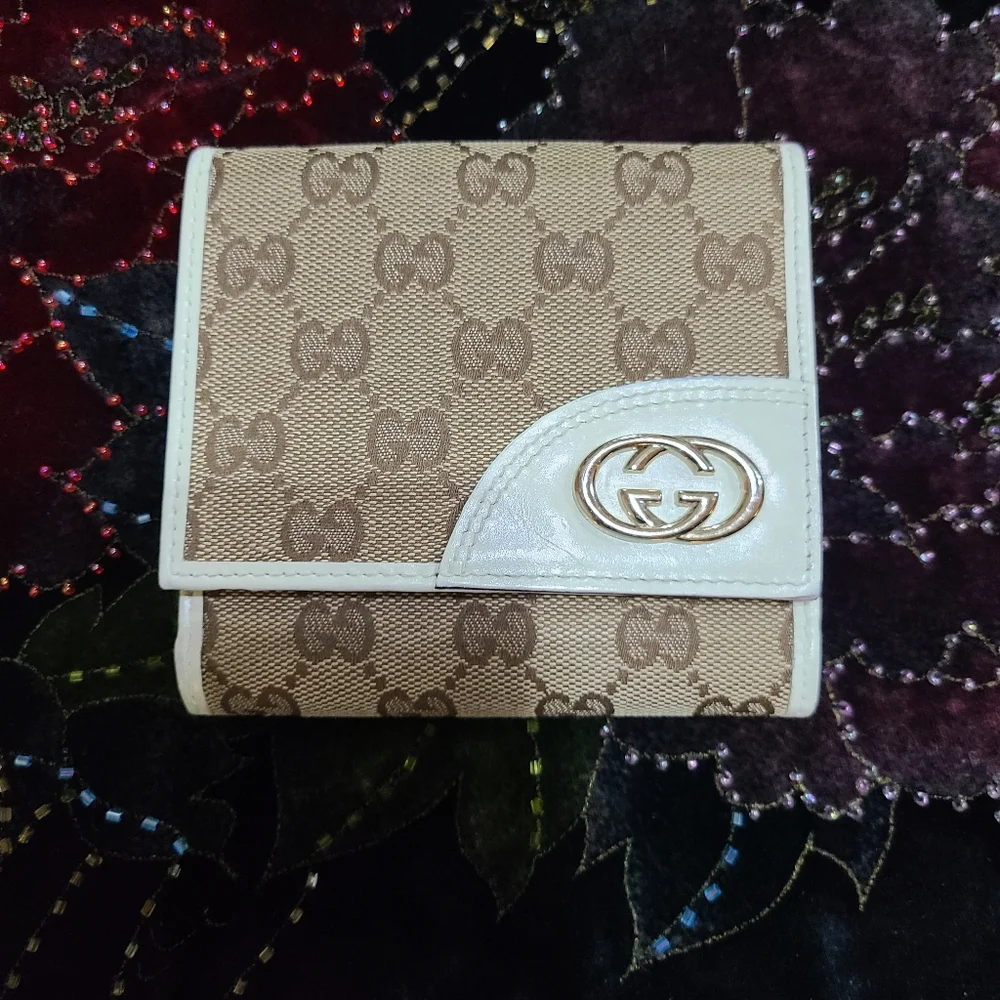EUC Gucci Wallet - Picture 2 of 15